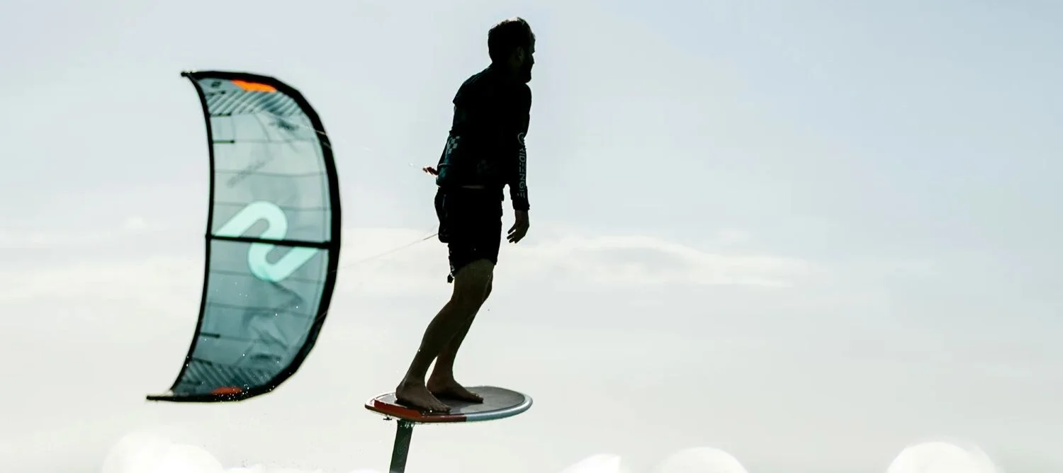 Kite foil avec le système Slingshot One-Lock.