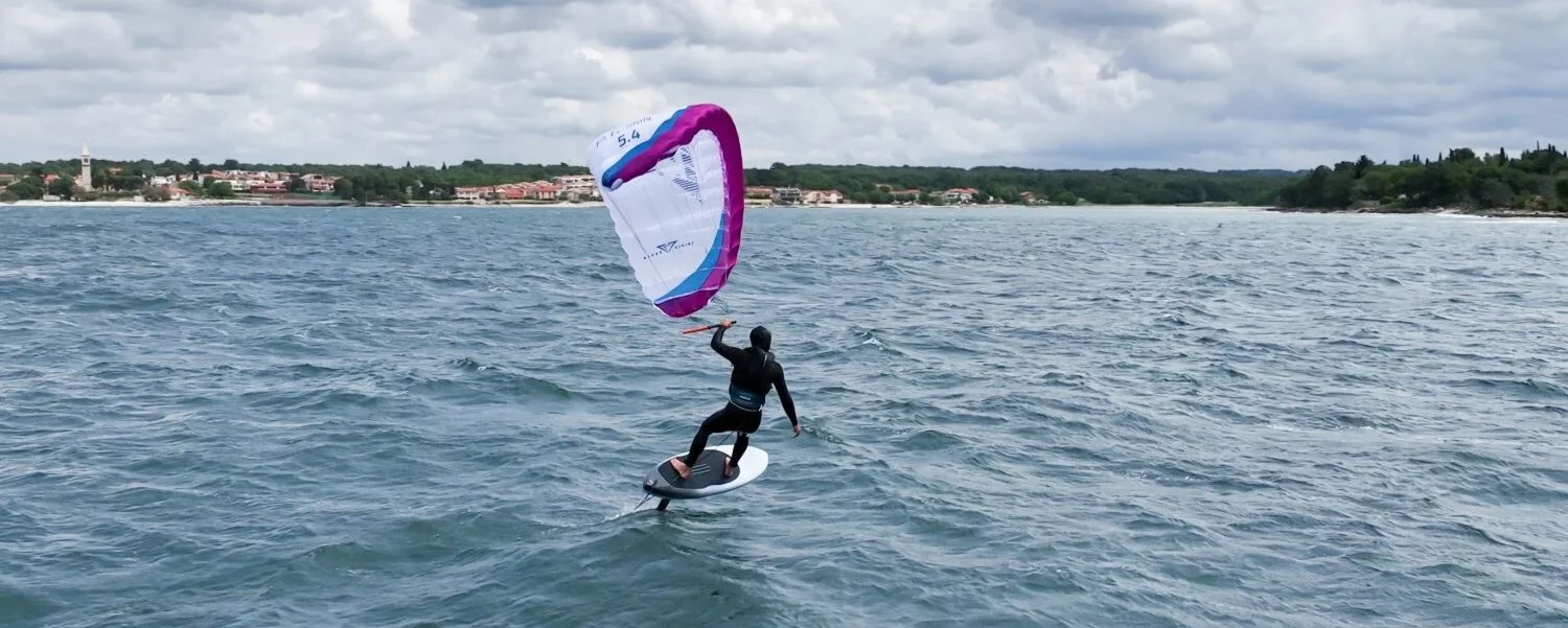 La parawing Triple Seven (777) P.T. Skin par petit vent.